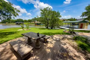 2002 W Emerald Bend Ct, Granbury, TX 76049 - Photo 39