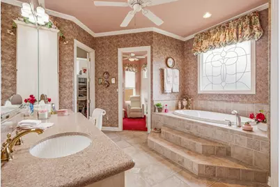 2002 W Emerald Bend Court, Granbury, TX 76049 - Photo 11