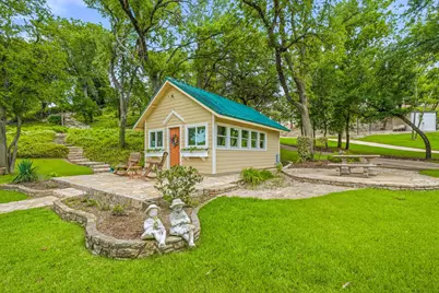 2002 W Emerald Bend Court, Granbury, TX 76049 - Photo 37