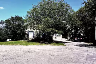 357 Kellys Cir, Runaway Bay, TX 76426 - Photo 3