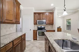 2013 Lindentree Dr, Weatherford, TX 76086 - Photo 3