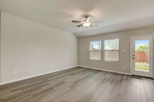 310 Sugarlands Dr, Greenville, TX 75402 - Photo 9