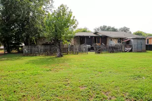 110 N Cherry Ln, Granbury, TX 76048 - Photo 3
