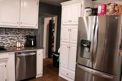 110 N Cherry Lane, Granbury, TX 76048 - Photo 5