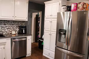 110 N Cherry Ln, Granbury, TX 76048 - Photo 5