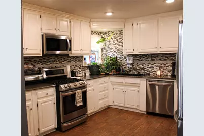 110 N Cherry Lane, Granbury, TX 76048 - Photo 3