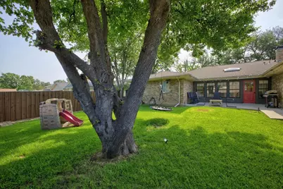 2307 Meadow Creek Drive, Carrollton, TX 75006 - Photo 31