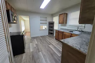 1315 N Robinson St, Cleburne, TX 76031 - Photo 21