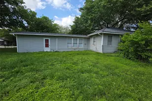 1315 N Robinson St, Cleburne, TX 76031 - Photo 3