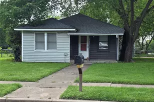 1315 N Robinson St, Cleburne, TX 76031 - Photo 1