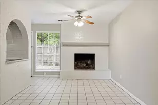 1910 W Sanford St, Arlington, TX 76012 - Photo 11