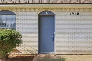 1910 W Sanford St, Arlington, TX 76012 - Photo 3