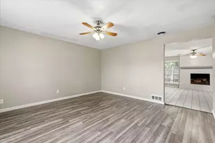 1910 W Sanford St, Arlington, TX 76012 - Photo 9