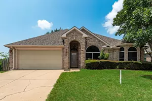 501 E Lynn Creek Dr, Arlington, TX 76002 - Photo 1