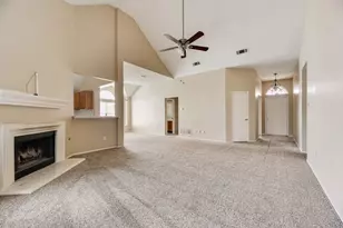 501 E Lynn Creek Dr, Arlington, TX 76002 - Photo 3