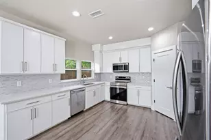 2732 Livingston Ave, Fort Worth, TX 76110 - Photo 9