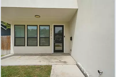2732 Livingston Avenue, Fort Worth, TX 76110 - Photo 3