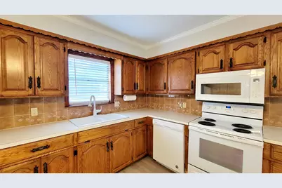 105 Windsor Street, Lone Oak, TX 75453 - Photo 11