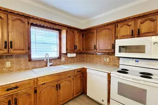 105 Windsor St, Lone Oak, TX 75453 - Photo 11