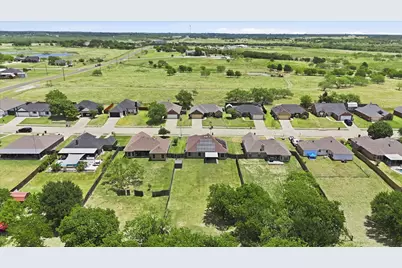 124 Chambers Creek Circle, Maypearl, TX 76064 - Photo 3