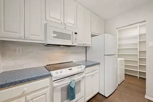 3032 Hollandale Ln, Farmers Branch, TX 75234 - Photo 9