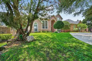 702 Buttermilk Dr, Arlington, TX 76006 - Photo 3
