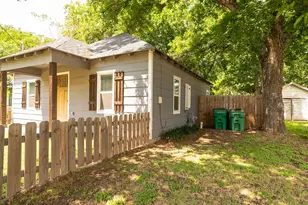 205 E Nelson St, Bowie, TX 76230 - Photo 5