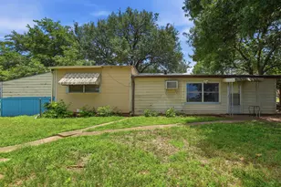 902 W Bridge St, Granbury, TX 76048 - Photo 33