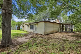 902 W Bridge St, Granbury, TX 76048 - Photo 25