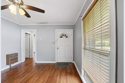 902 W Bridge Street, Granbury, TX 76048 - Photo 3