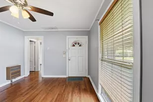 902 W Bridge St, Granbury, TX 76048 - Photo 3