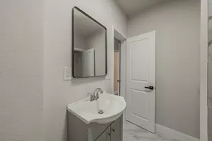 1416 E Myrtle St, Fort Worth, TX 76104 - Photo 35