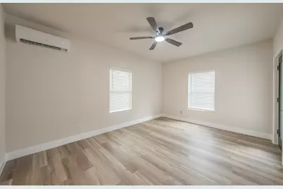 1416 E Myrtle Street, Fort Worth, TX 76104 - Photo 11