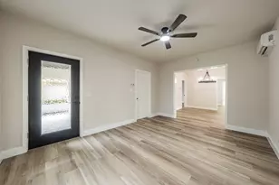 1416 E Myrtle St, Fort Worth, TX 76104 - Photo 9