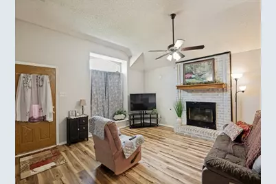 3605 Royal Valley Road, Grand Prairie, TX 75052 - Photo 3