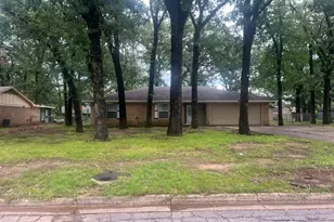 135 46th St SW, Paris, TX 75460 - Photo 1