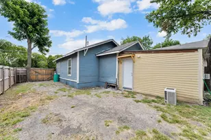 1612 Harris Ct, Dallas, TX 75223 - Photo 1