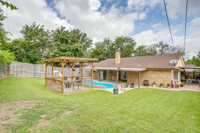 2421 Parkside Drive, Grand Prairie, TX 75052 - Photo 9