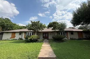 1013 Rockmoor Dr, Edgecliff Village, TX 76134 - Photo 1