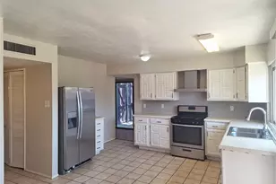 10238 White Elm Rd, Dallas, TX 75243 - Photo 9