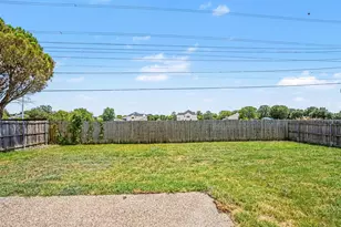 129 Hanover St, Grand Prairie, TX 75052 - Photo 17