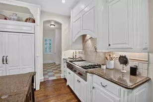 1012 Brae Ct, Fort Worth, TX 76111 - Photo 11