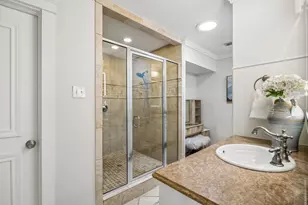 9946 Vistadale Dr, Dallas, TX 75238 - Photo 19