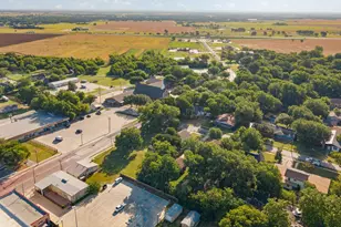 102 S 4th St, Grandview, TX 76050 - Photo 33