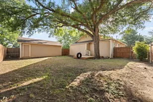 102 S 4th St, Grandview, TX 76050 - Photo 27
