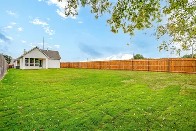 991 Hulen, Crowley, TX 76036 - Photo 35