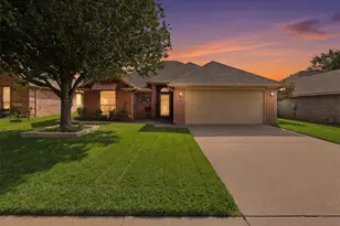 708 Hillcrest Dr, Cleburne, TX 76033 - Photo 1