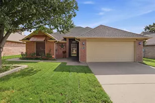 708 Hillcrest Dr, Cleburne, TX 76033 - Photo 3