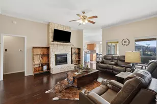 708 Hillcrest Dr, Cleburne, TX 76033 - Photo 7