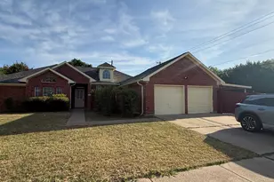 945 McGehee Ave, Cedar Hill, TX 75104 - Photo 1